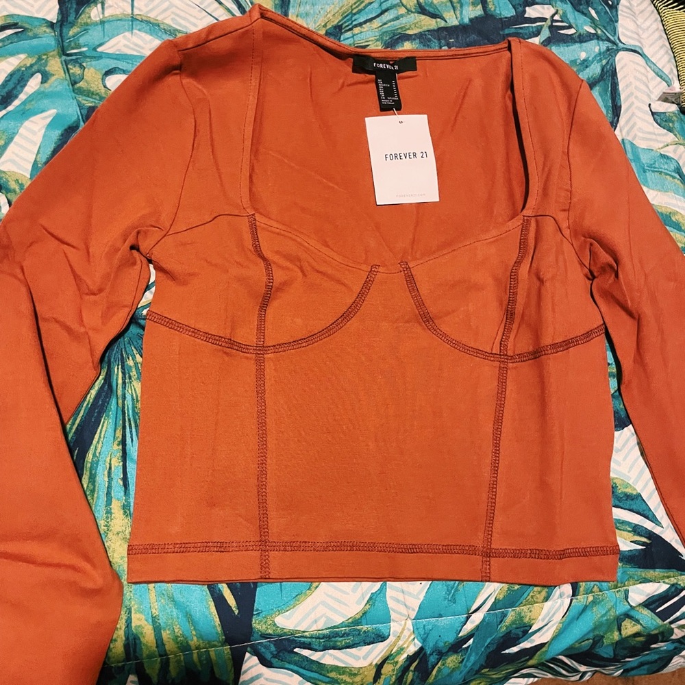 Long sleep cropped top